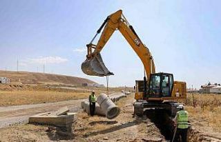 Van Büyükşehir Belediyesi Elmalık Yolu’nda çalışmalarını...