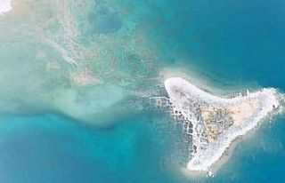 Van Gölü’ndeki Ağak Adası, arkeolojik sit alanı...