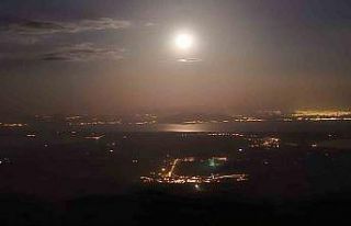 Van Gölü’ne yansıyan dolunay Süphan Dağı’nda...