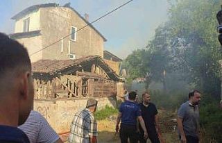 Vezirköprü’de ahşap evde yangın