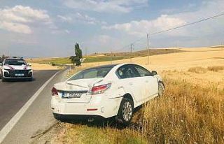 Viraja hızlı giren otomobil karşı yönden gelen...