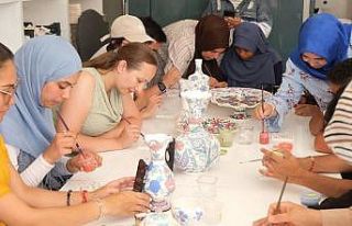 Yabancı öğrenciler Sorgun’da çini atölyesini...