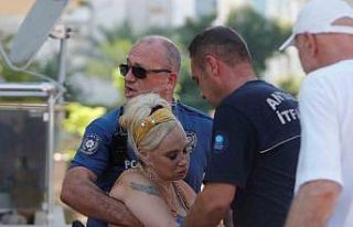 Yanan evini gören kadın baygınlık geçirdi, kedisi...