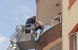 Yangın merdiveni alev aldı; 5 kişi hastaneye kaldırıldı