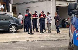 Yaralı halde ev baskınına gitti, 4 kişiyi yaraladı