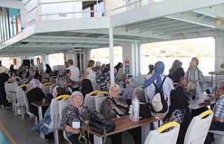 Yaşlıların moral gezisinde renkli görüntüler...