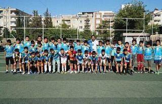 Yaz futbol kursu çocukların gözdesi oldu