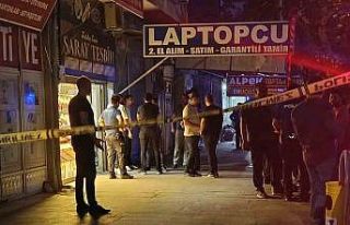 Yemek yerken çıkan tartışmada karısını öldürdü