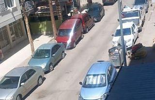 Yenimahalle’de toplanmayan çöplere mahalle sakinleri...