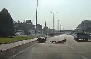 Yola biran da çıkan çekiciye motosiklet çarptı