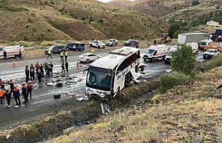 Yolcu otobüsü dağ yamacına çarptı: 4 ölü,...