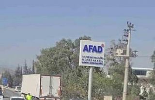 Yolun karşısına geçerken araçların çarptığı...