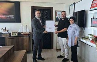 Yosunlu iskeleyi temizleyen çifte teşekkür belgesi