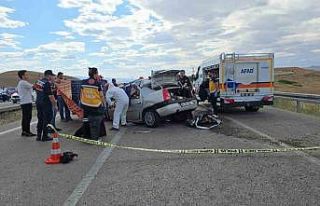 Yozgat’ta kamyonla otomobillin karıştığı kazada...