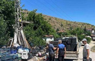Zabıta çevreye hurda ve mobilya eşyası atan kişiyi...