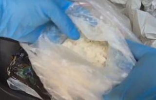 Zehir taciri aracındaki 1 kilo kokain ile yakalandı