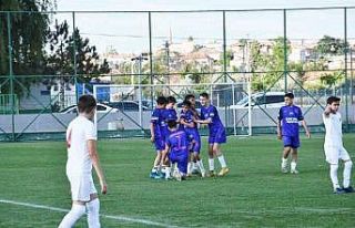 Zeki Akparlar FK, U12 Liginde de şampiyon oldu