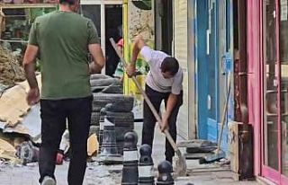 Zonguldak’ta yıkım sırasında molozlar yola döküldü