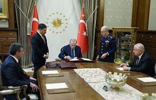 29 generalin görev süreleri 1 yıl, 478 albayın...