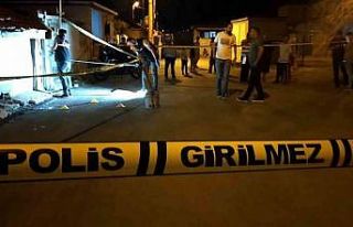 75 yaşındaki adam eşine sinirlenip herkesin gözü...