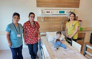 8 aylık bebeğin böbreğinden 15 milimetrelik taş...