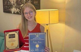 9 yaşında lise diploması aldı