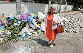 Adana’da çöp ve molozlar dağ gibi birikti, vatandaşlar...