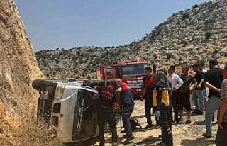 Adıyaman’da şarampole devrilen kamyonetin sürücüsü...