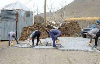 Ağrı’da köy yollarında asfalt ve kilit parke...