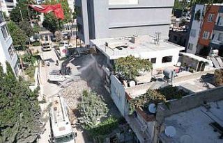 Akdeniz’de metruk yapılar yıkılıyor