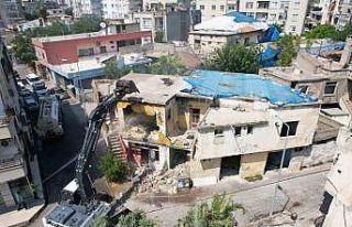 Akdeniz’de risk oluşturan metruk yapılar yıkılıyor