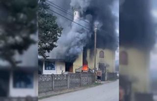 Akşam namazı öncesi cami alev alev yandı
