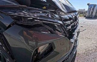 Aksaray’da otomobil minibüsle çarpıştı: 2 yaralı