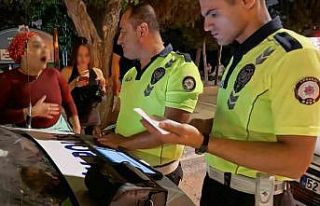 Alkollü kadın sürücü, kendini uyaran sürücüyü...