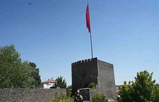 Alparslan kıyafeti ile Malazgirt’i gezen Hasan...