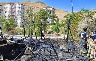 Ankara’da çıkan yangında 33 kanatlı hayvan telef...