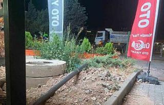 Ankara’da kontrolden çıkan otomobil oto yıkamacıya...