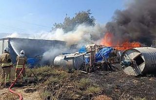 Antakya’da malzeme sahasında çıkan yangın büyümeden...