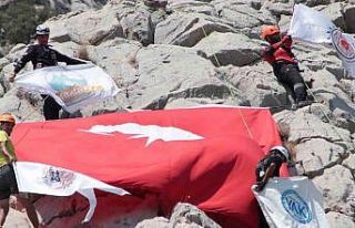 Antalya’da dağcılar Zafer Bayramı’na özel...