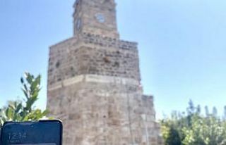 Antalya’nın simgesi Saat Kulesi’nin saati aylardır...