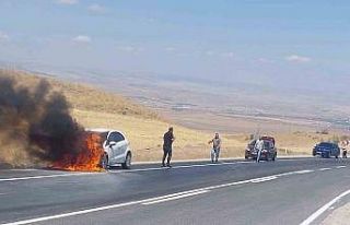 Araç alev alev yandı