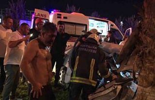 Araç içinde sıkışan kızı ve oğlunu görünce...