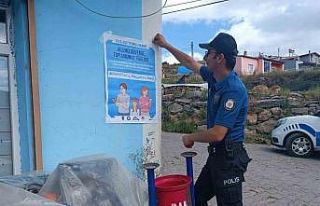 Ardahan’da polis ekiplerinden vatandaşa broşürlü...