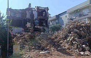 Arka sokaktaki yıkım evleri salladı, panikleyen...