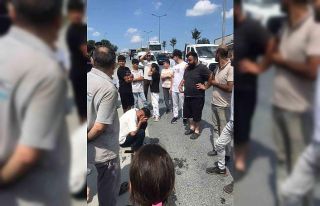 Arnavutköy’de kontrolden çıkan minibüs durağın...