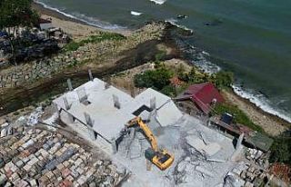 Arsin’de tartışma konusu olan kaçak yapı ile...