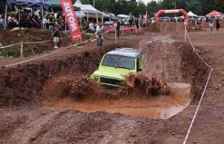 Artvin’in Kafkasör Yaylası’nda nefes kesen off-road...