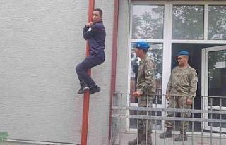 Askeri personele yangın tatbikatı