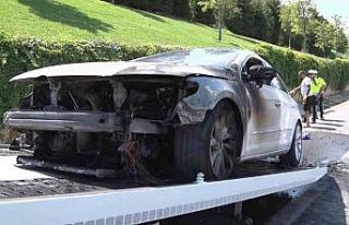 Ataşehir’de otomobil alev alev yandı