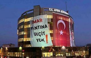 Aydın Büyükşehir Belediyesi binasına dev pankart:...